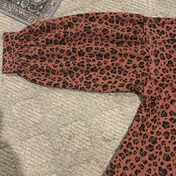 Women's Leopard Print Top - rust/black - Picture 4 of 5